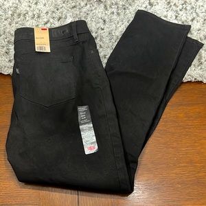 NWT 32x32 Bold Curve Levi’s Black wash Jeans